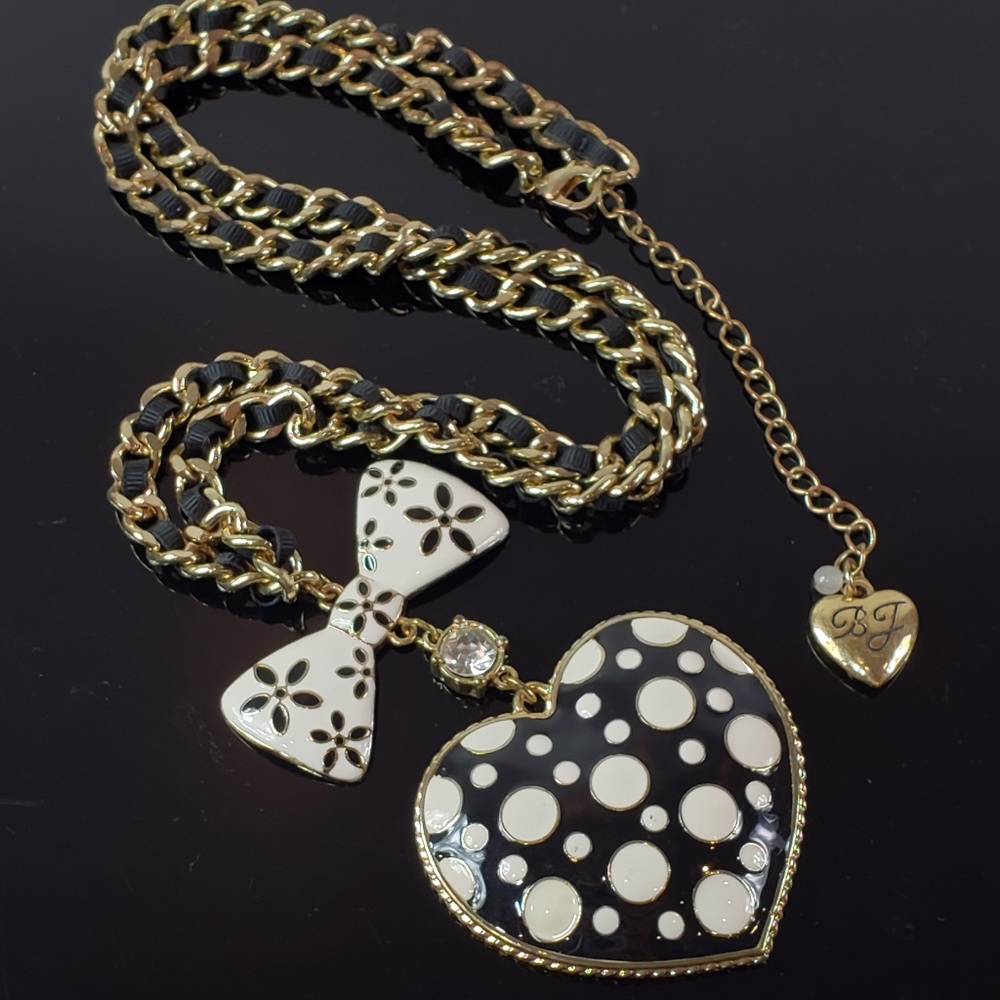 Betsey Johnson Necklace Large Heart Pendant - Picture 8 of 8